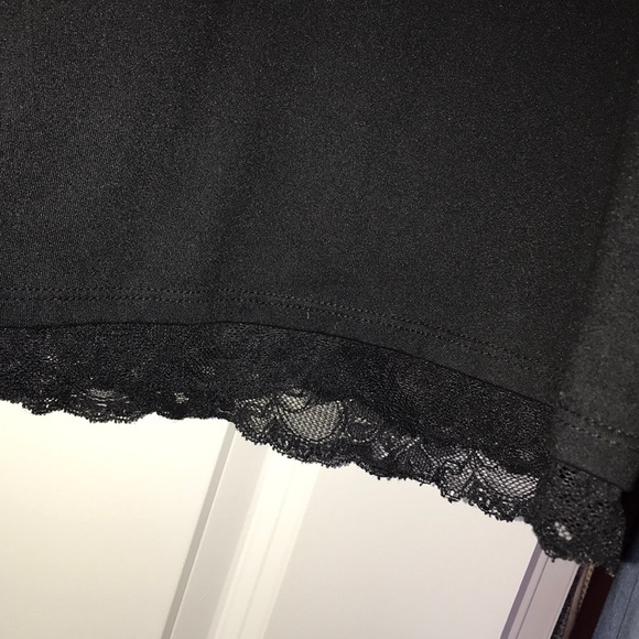 Lace trim tank - Picture 2 of 3